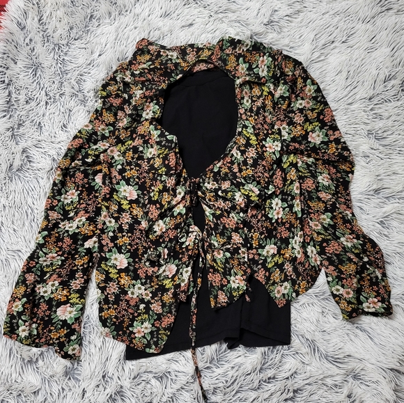 Front Tie Bell Sleeve Floral Blouse - Picture 4 of 4
